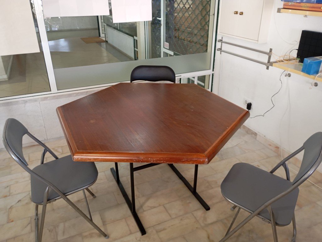 Mesa hexagonal no espaço iogo, Sintra